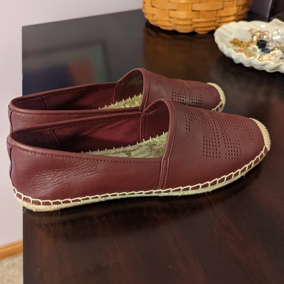 New Tory Burch Perforated Logo Espadrille Red Agate Leather 7 - Picture 2 of 5